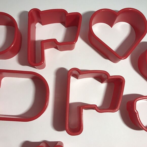 Cookie Cutters Sandwich Makers Art Molds Playdoh Plastic Red Set of 12 Shapes - Picture 4 of 7